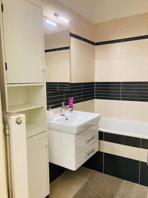 Apartament Sunny Flat In Center Of Praga Zewnętrze zdjęcie